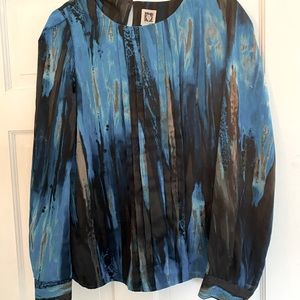 Anne Klein black and blue blouse - great for work or a night out!